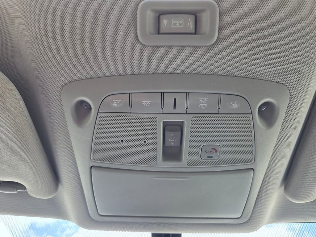 Used 2020 Nissan Pathfinder SL FWD image 17