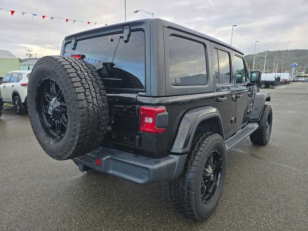 Used 2018 Jeep Wrangler Unlimited Sahara image 5