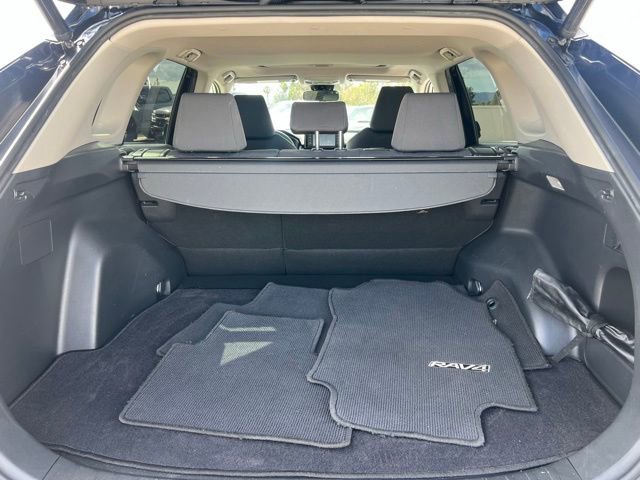 Used 2019 Toyota RAV4 XLE w/ Convenience Package FWD image 42