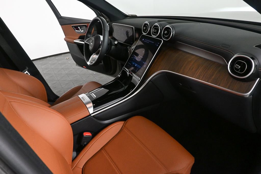 Used 2024 Mercedes-Benz GLC 300 image 23