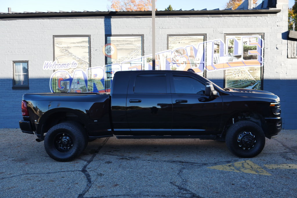 Used 2025 RAM 3500 Laramie AWD/4WD image 28