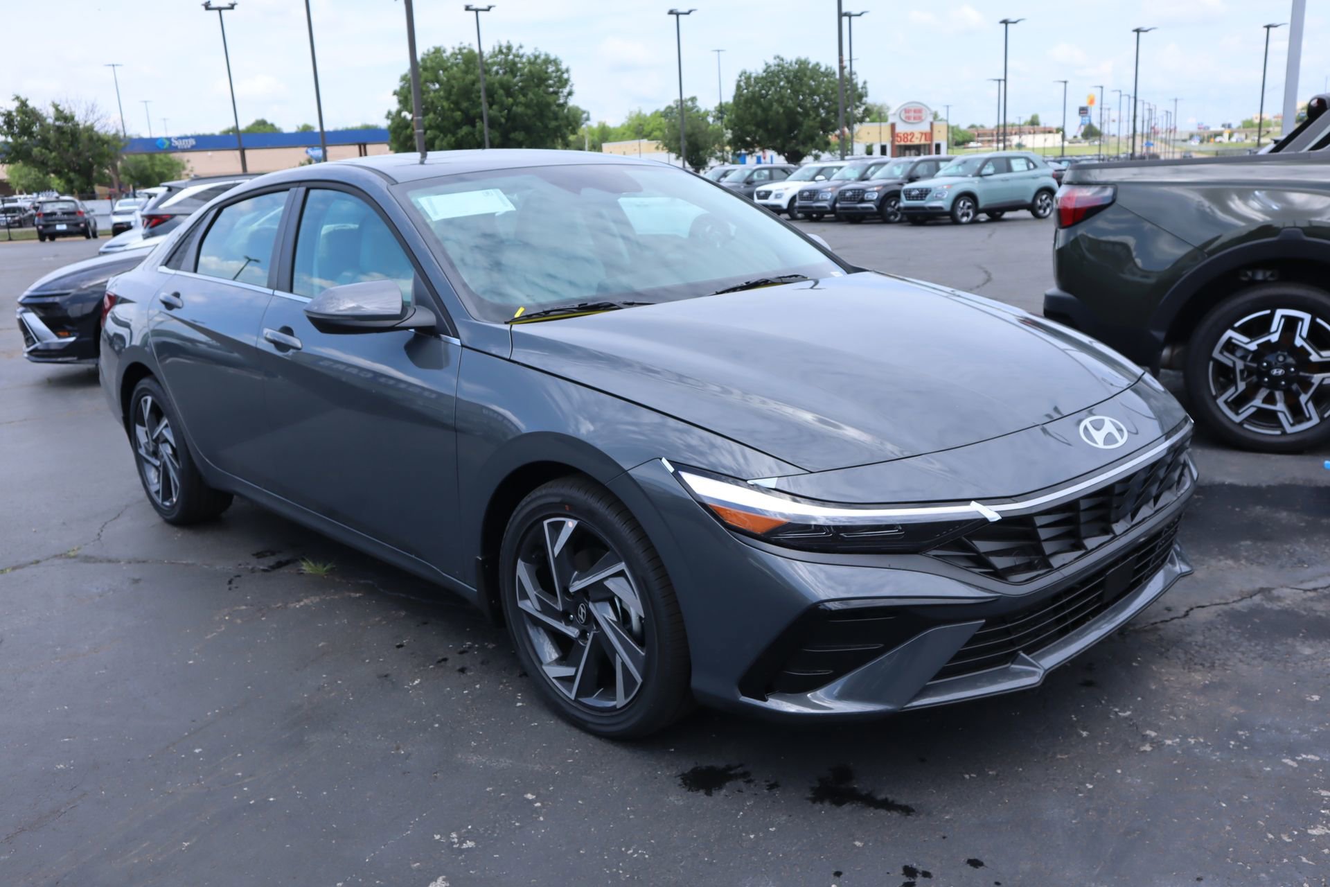 New 2026 Hyundai Elantra Limited FWD image 1