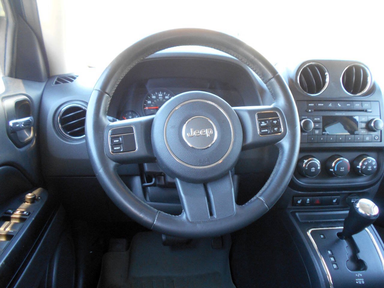 Used 2011 Jeep Patriot Latitude AWD/4WD image 12
