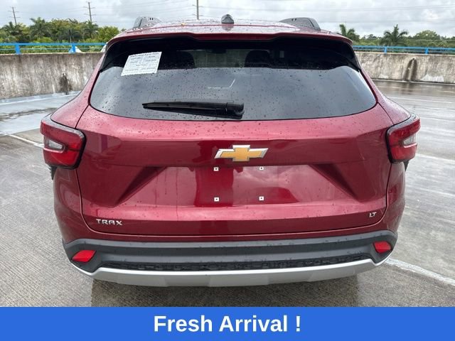 Used 2025 Chevrolet Trax LT w/ LT Convenience Package FWD image 17