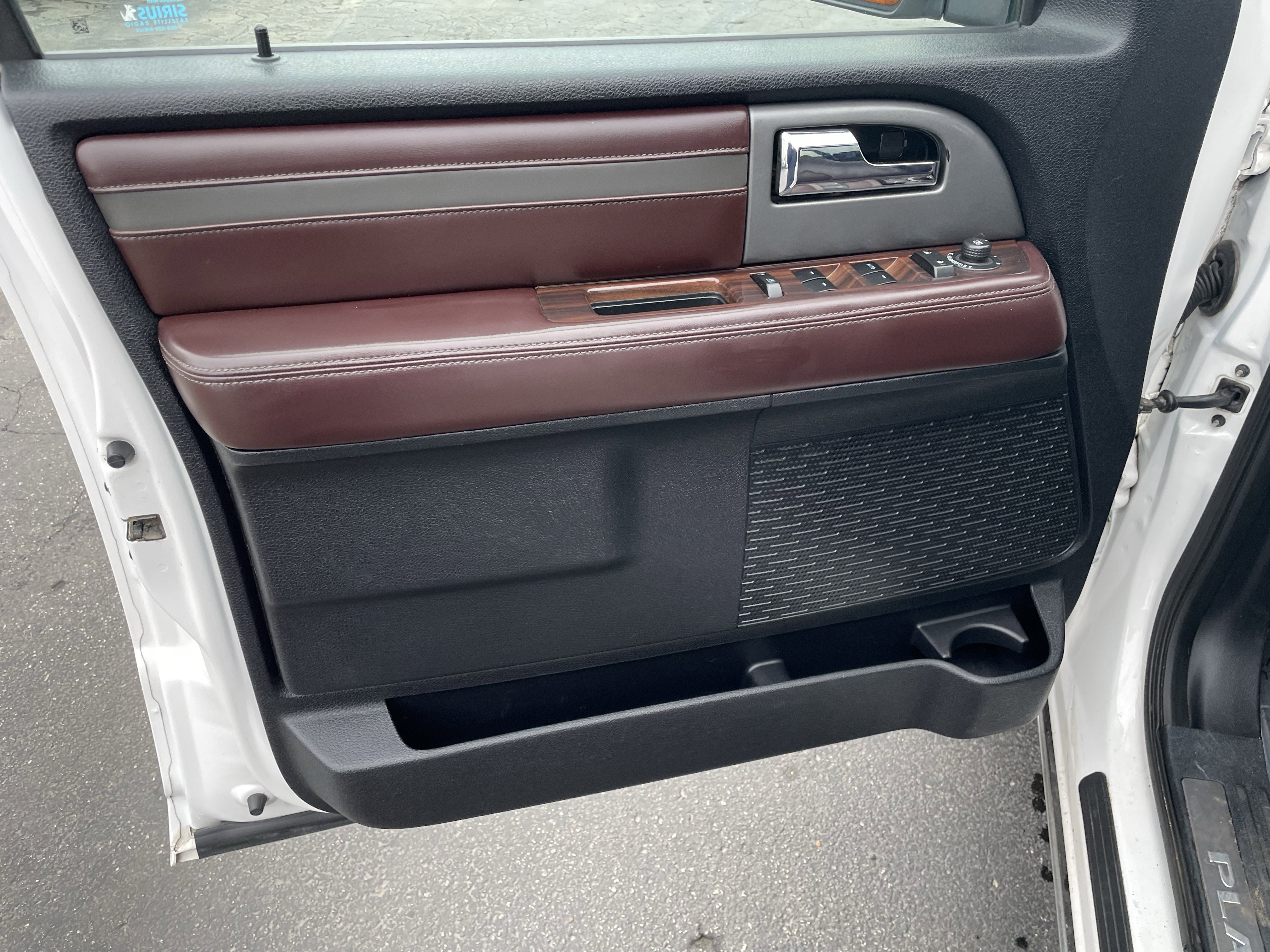 Used 2017 Ford Expedition Platinum image 12