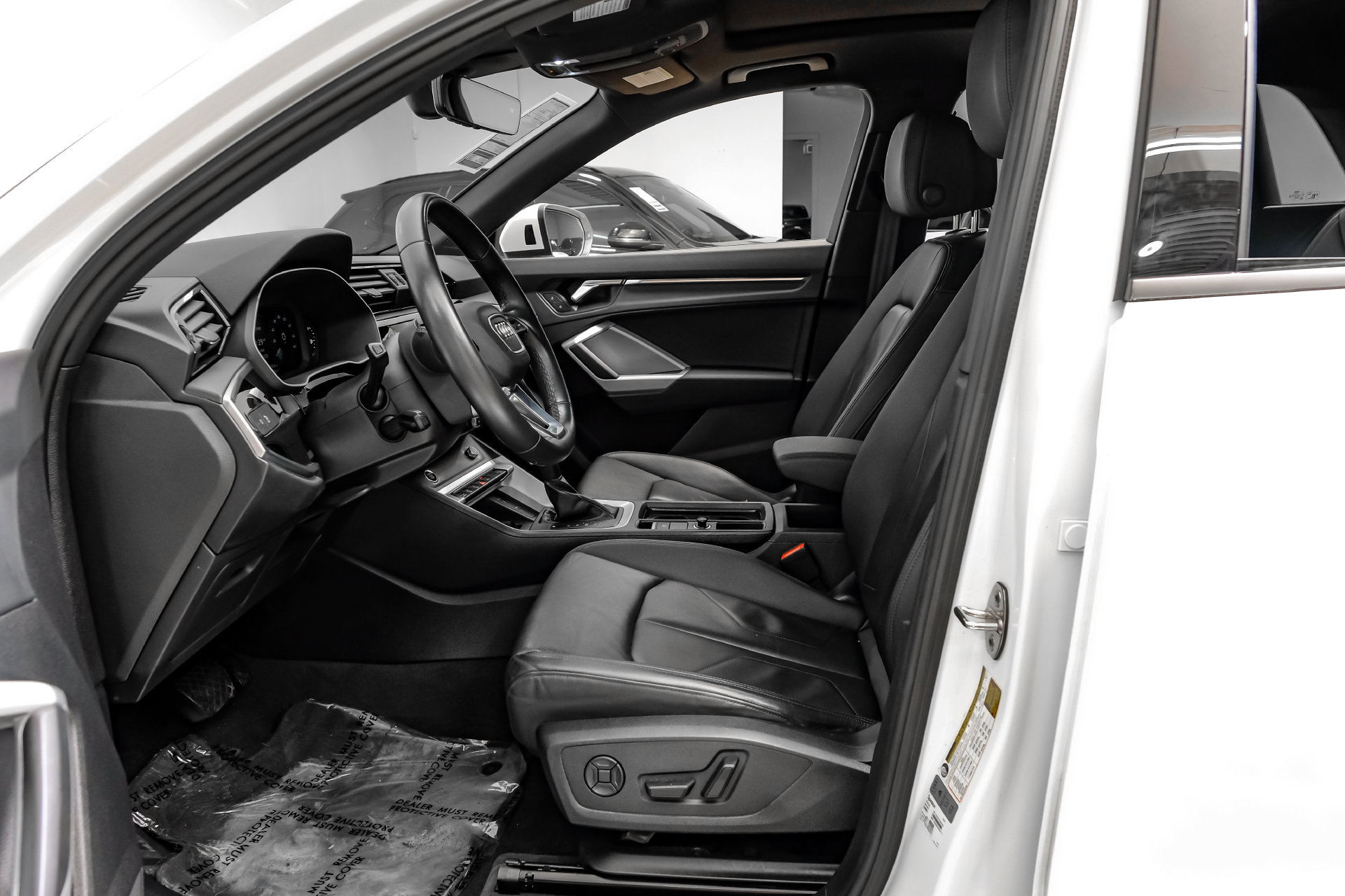 Used 2024 Audi Q3 2.0T Premium w/ Convenience Package AWD/4WD image 4