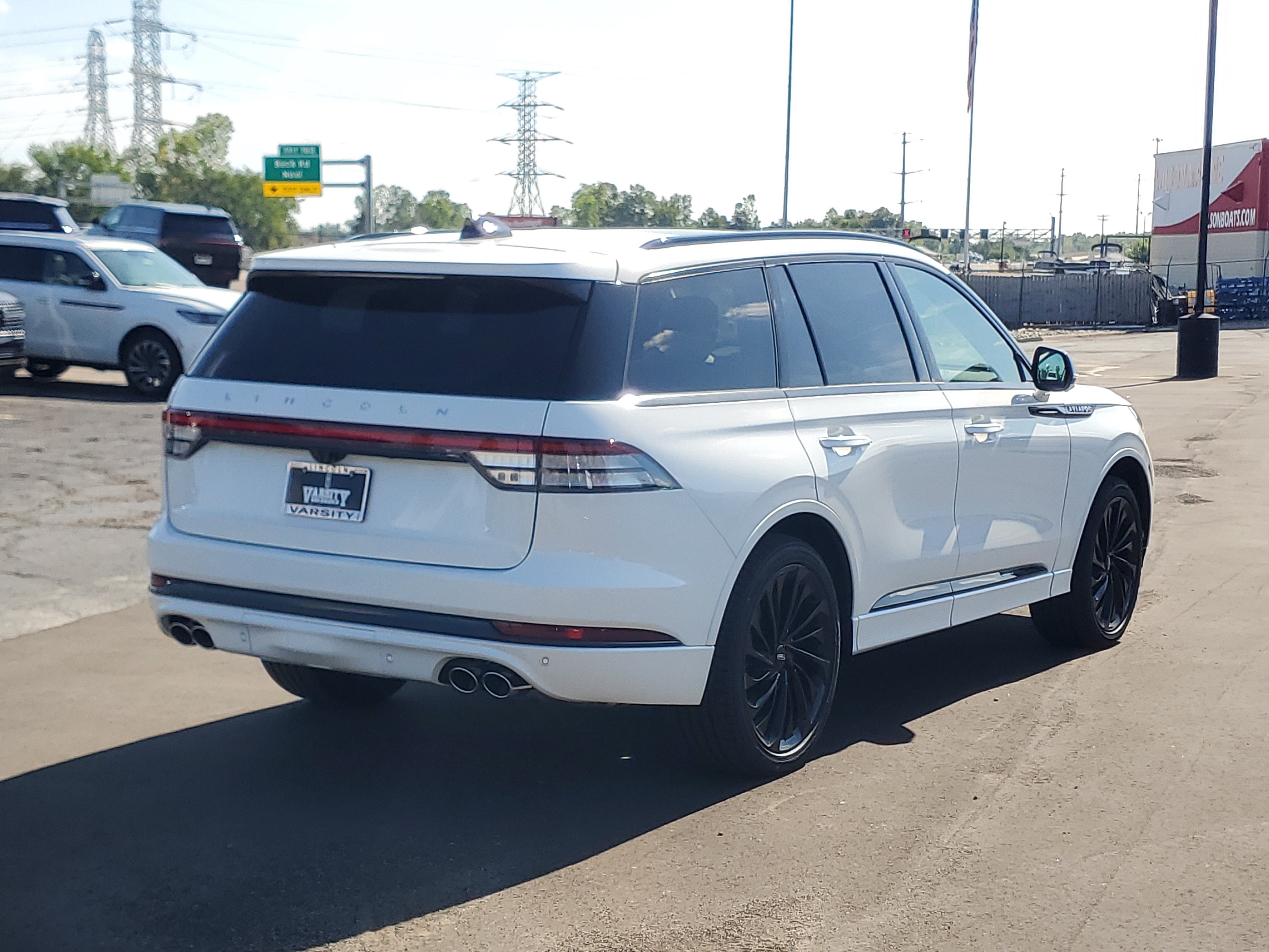 New 2026 Lincoln Aviator Reserve w/ Jet Appearance Package AWD/4WD image 4