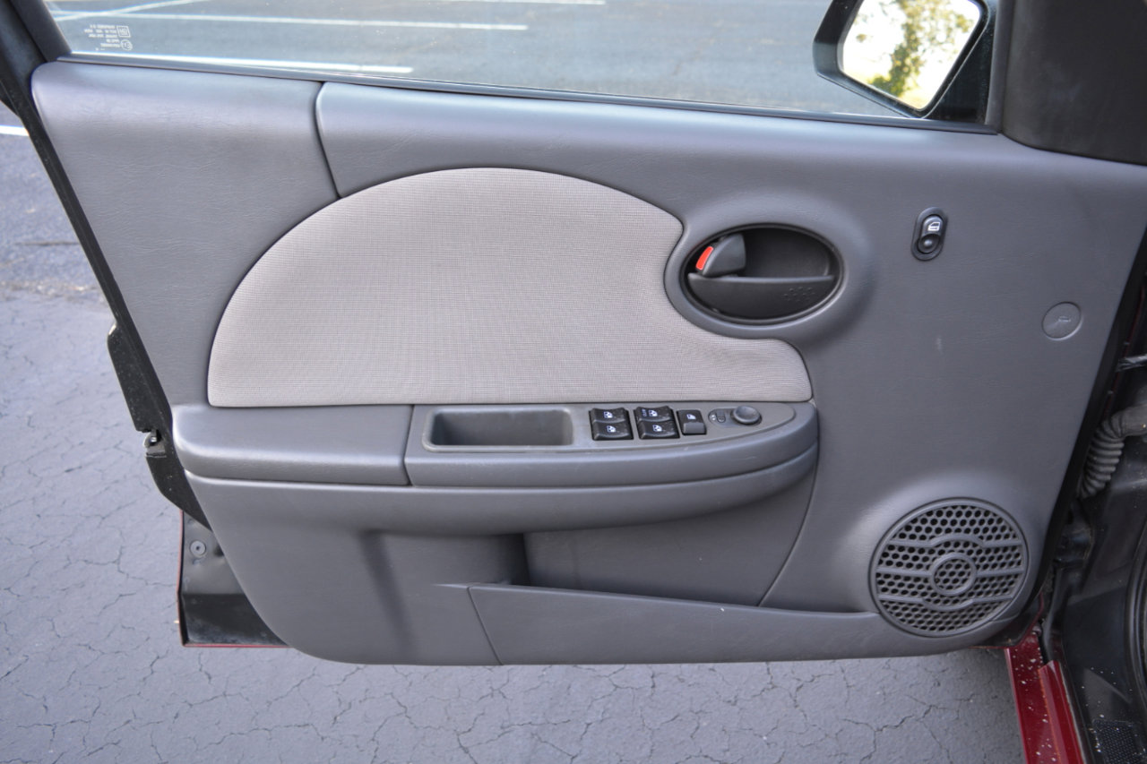 Used 2004 Saturn ION Level 2 image 9