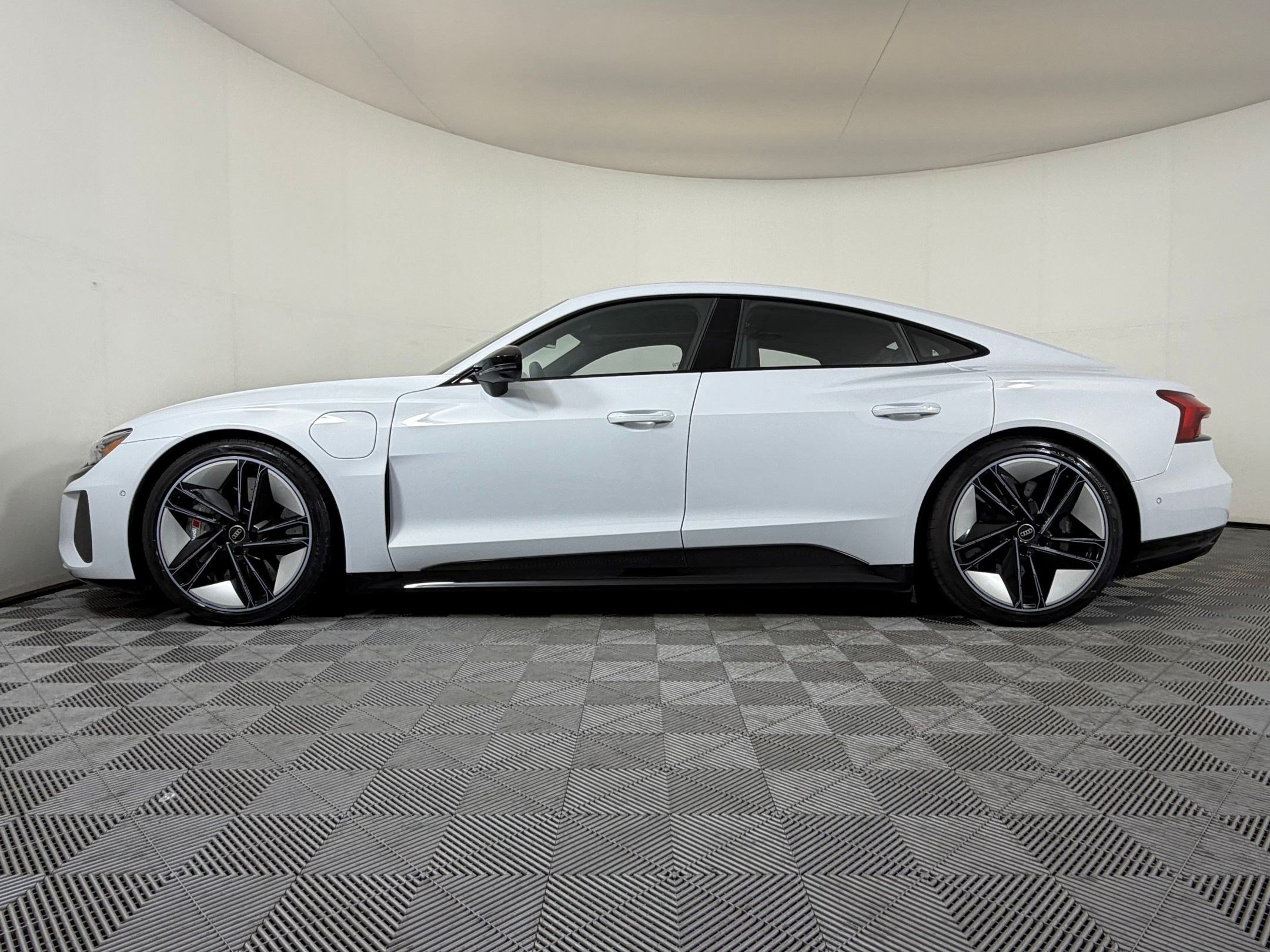 Used 2023 Audi RS e-tron GT w/ Carbon Performance Package AWD/4WD image 2