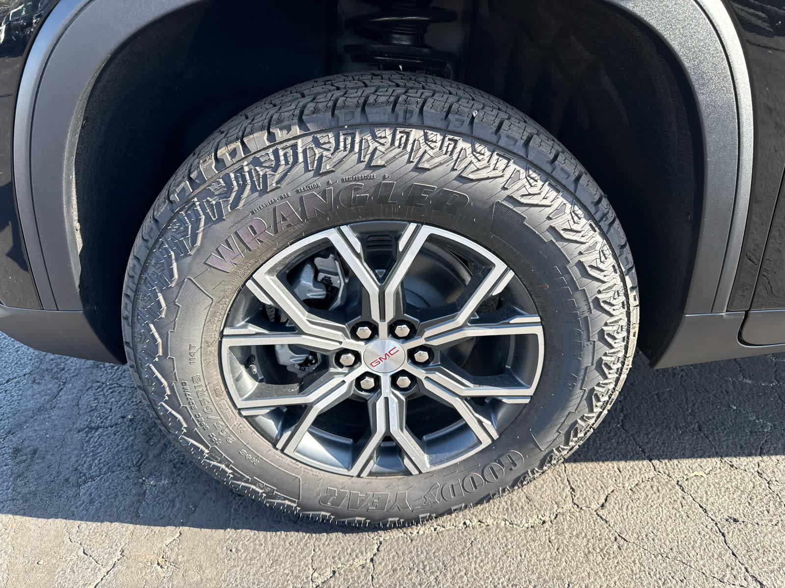 New 2027 GMC Acadia AT4 w/ Luxury Package AWD/4WD image 5