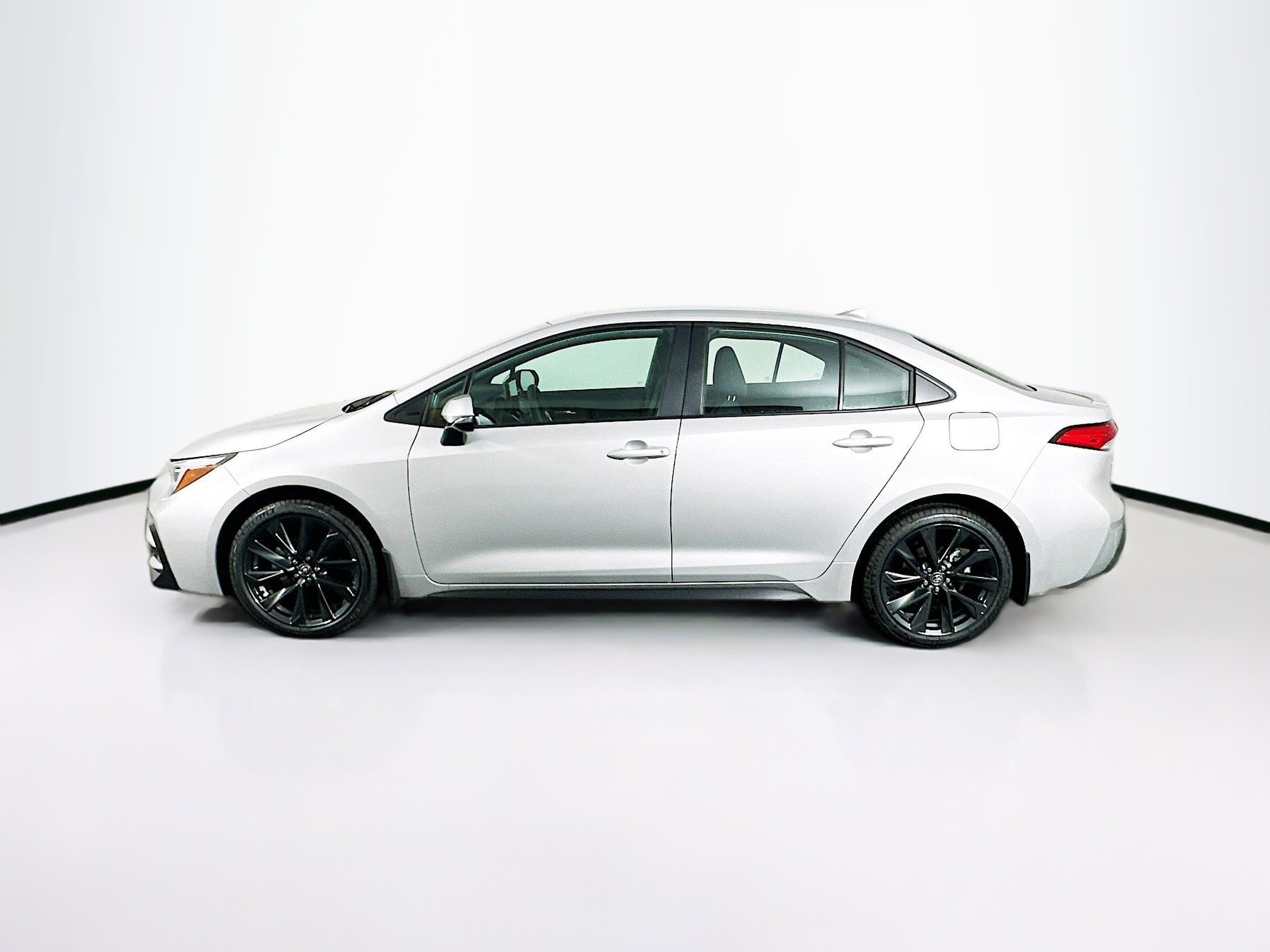 Used 2026 Toyota Corolla SE FWD image 4