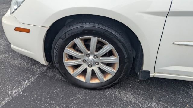 Used 2010 Chrysler Sebring Touring FWD image 9