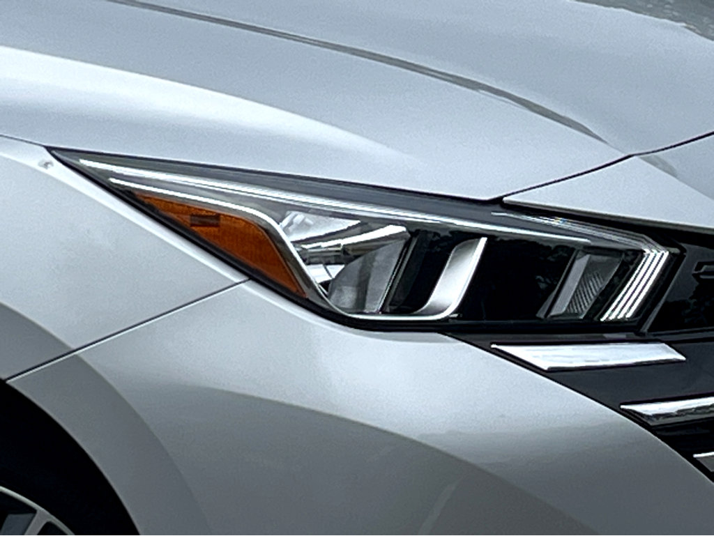 Used 2024 Nissan Versa S w/ Trunk Package image 3