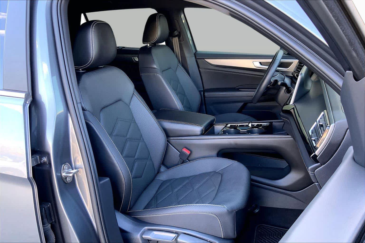 Used 2024 Volkswagen Atlas Cross Sport SE w/ Black Wheel Package AWD/4WD image 9