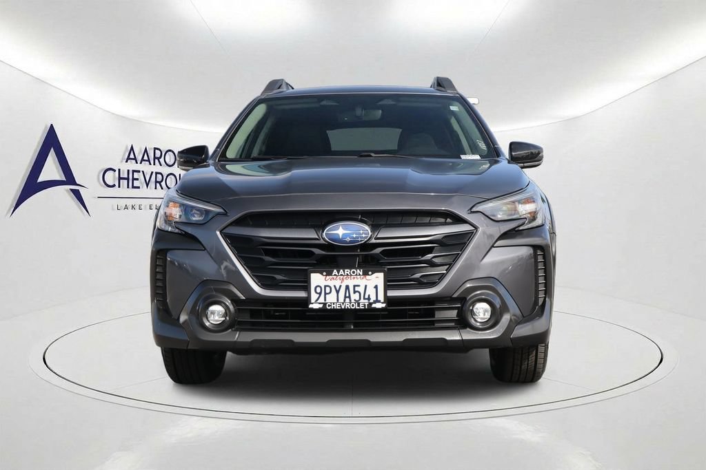 Used 2025 Subaru Outback Premium AWD/4WD image 2
