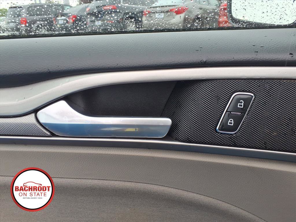 Used 2019 Ford Fusion SE FWD image 15