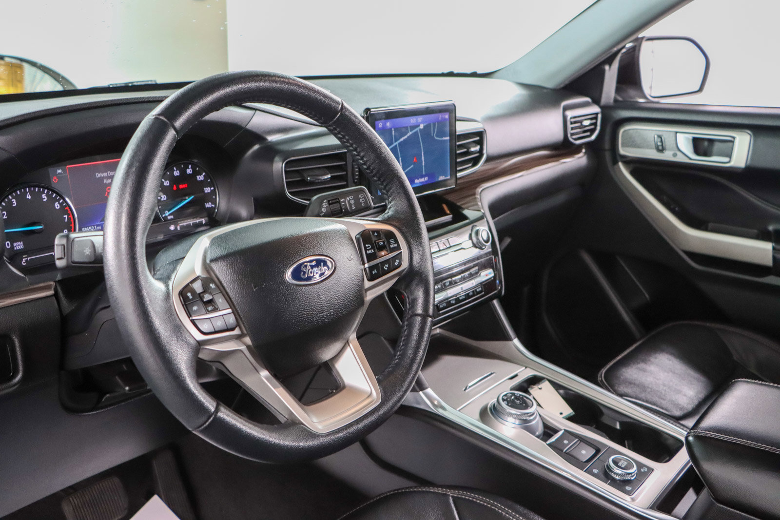 Used 2023 Ford Explorer Limited AWD/4WD image 22