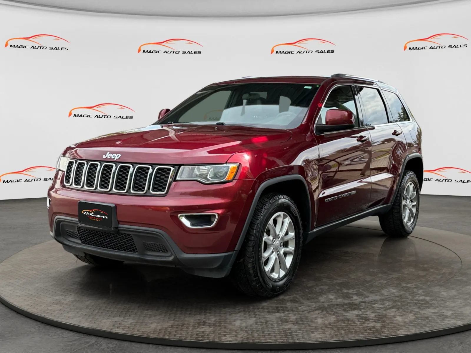 Used 2021 Jeep Grand Cherokee Laredo X AWD/4WD image 1