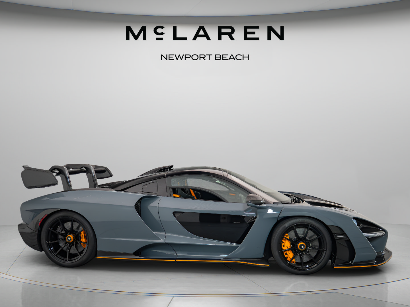 Used 2019 McLaren Senna RWD image 8
