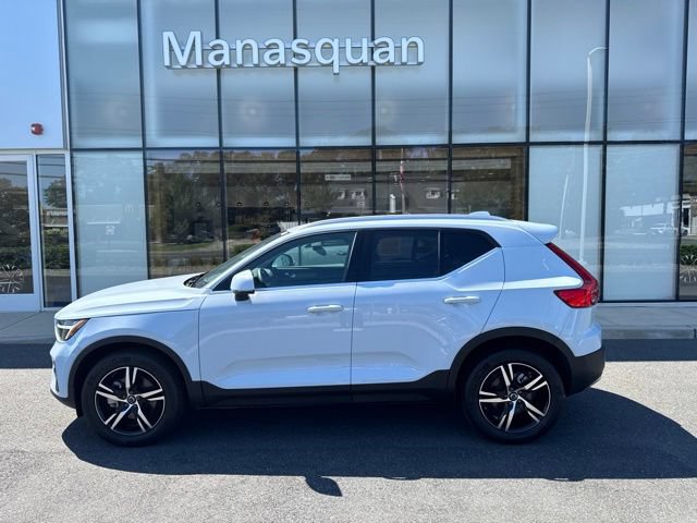 Certified 2025 Volvo XC40 B5 Core AWD/4WD image 2