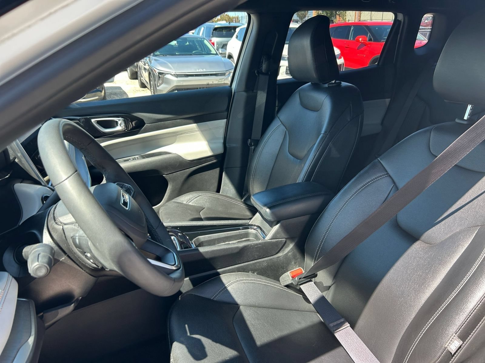 Used 2025 Jeep Compass Limited AWD/4WD image 30