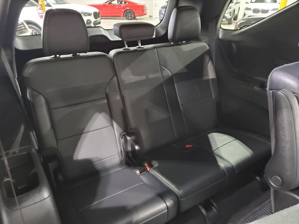Used 2025 Chevrolet Traverse High Country FWD image 24