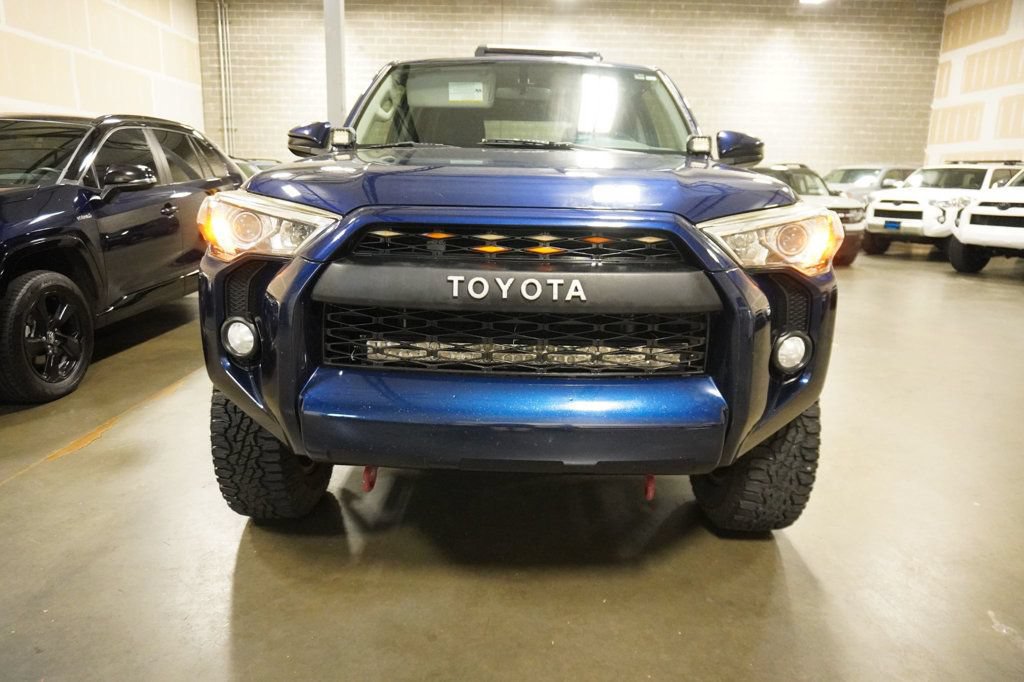 Used 2017 Toyota 4Runner SR5 AWD/4WD image 6