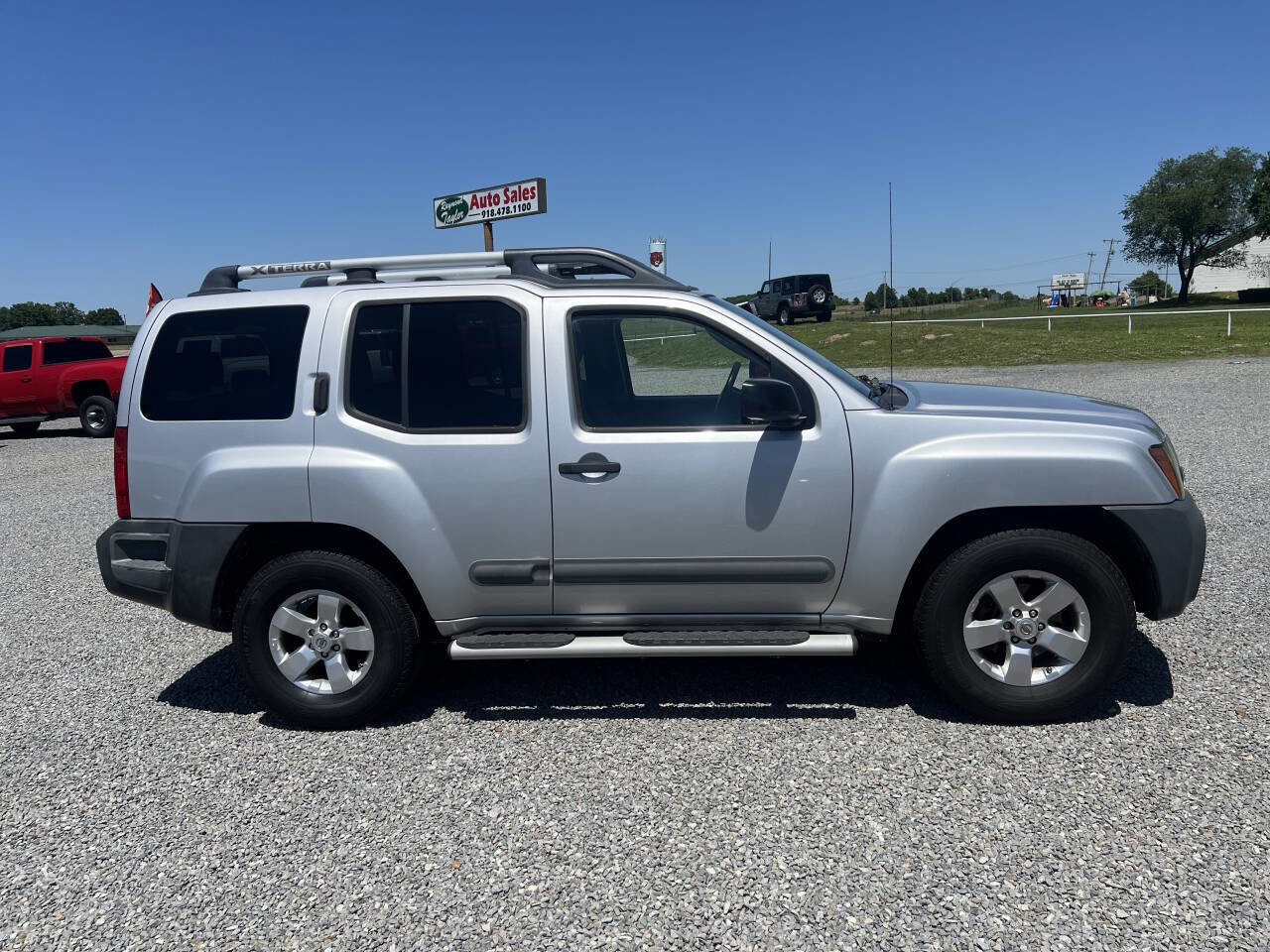 Used 2012 Nissan Xterra S RWD image 2