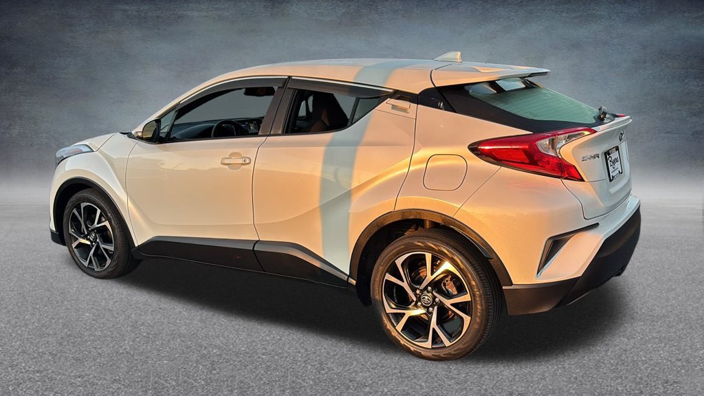 Used 2018 Toyota C-HR XLE FWD image 4