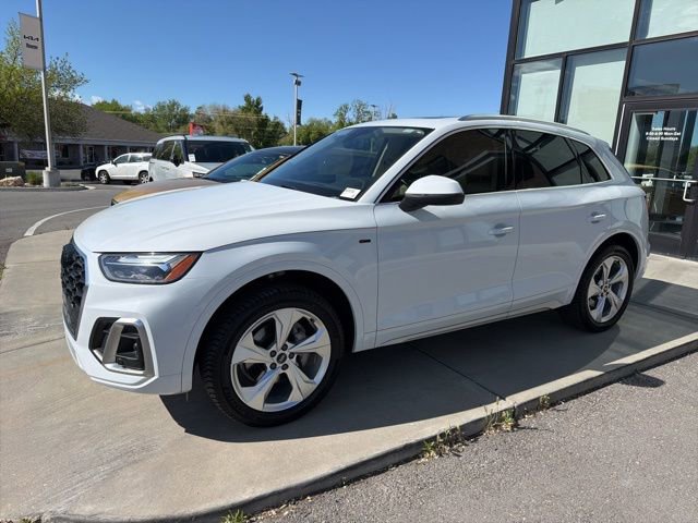Used 2022 Audi Q5 2.0T Premium Plus w/ Premium Plus Package AWD/4WD image 2
