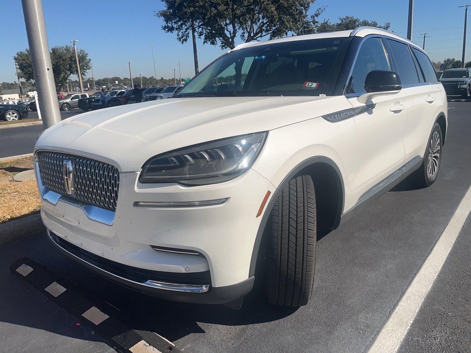 Used 2023 Lincoln Aviator Standard w/ Premium Package image 2