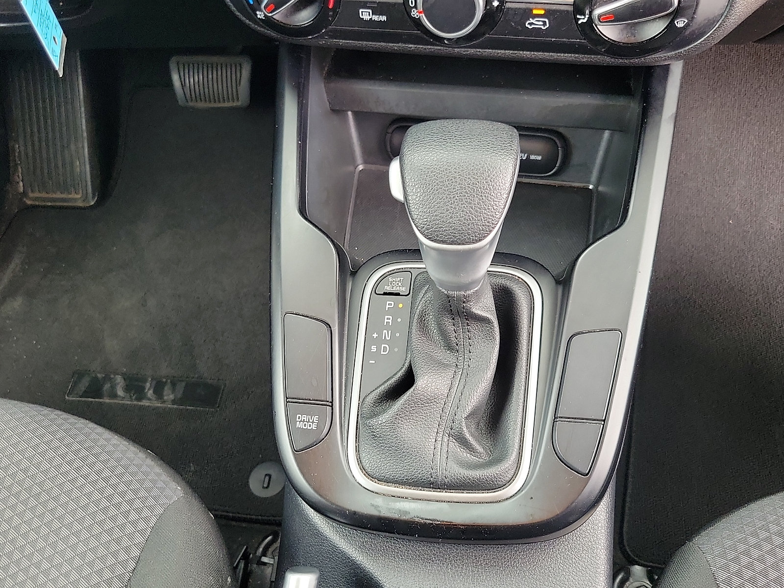 Used 2024 Kia Soul LX w/ Option Group 015 FWD image 17