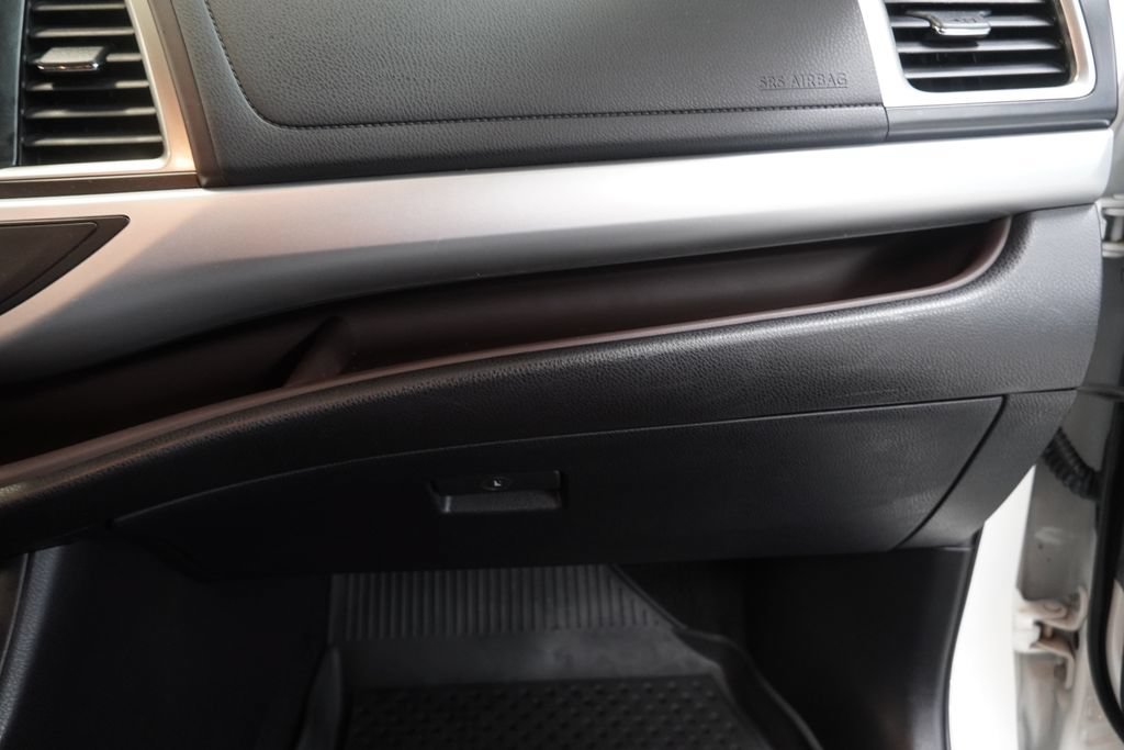 Used 2019 Toyota Highlander LE AWD/4WD image 38