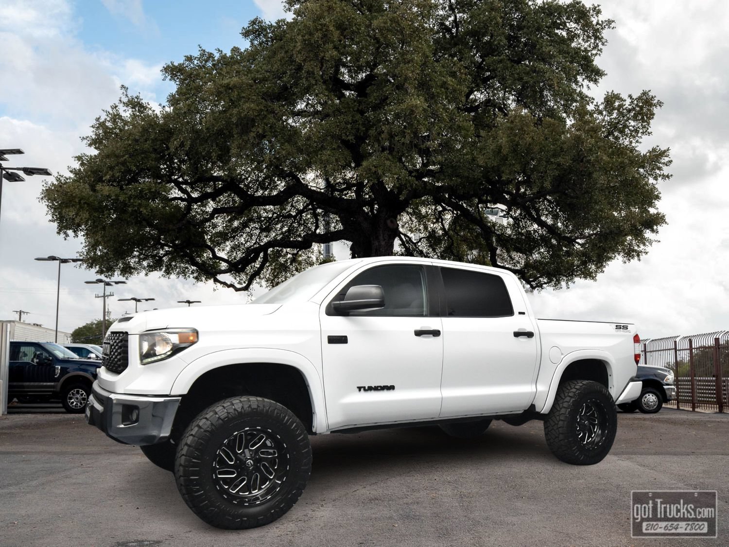 Used 2018 Toyota Tundra SR5 w/ SR5 Upgrade Package