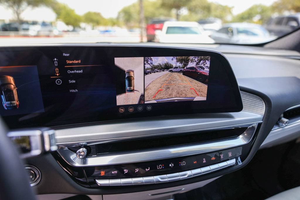Used 2024 Cadillac Lyriq Luxury AWD/4WD image 15