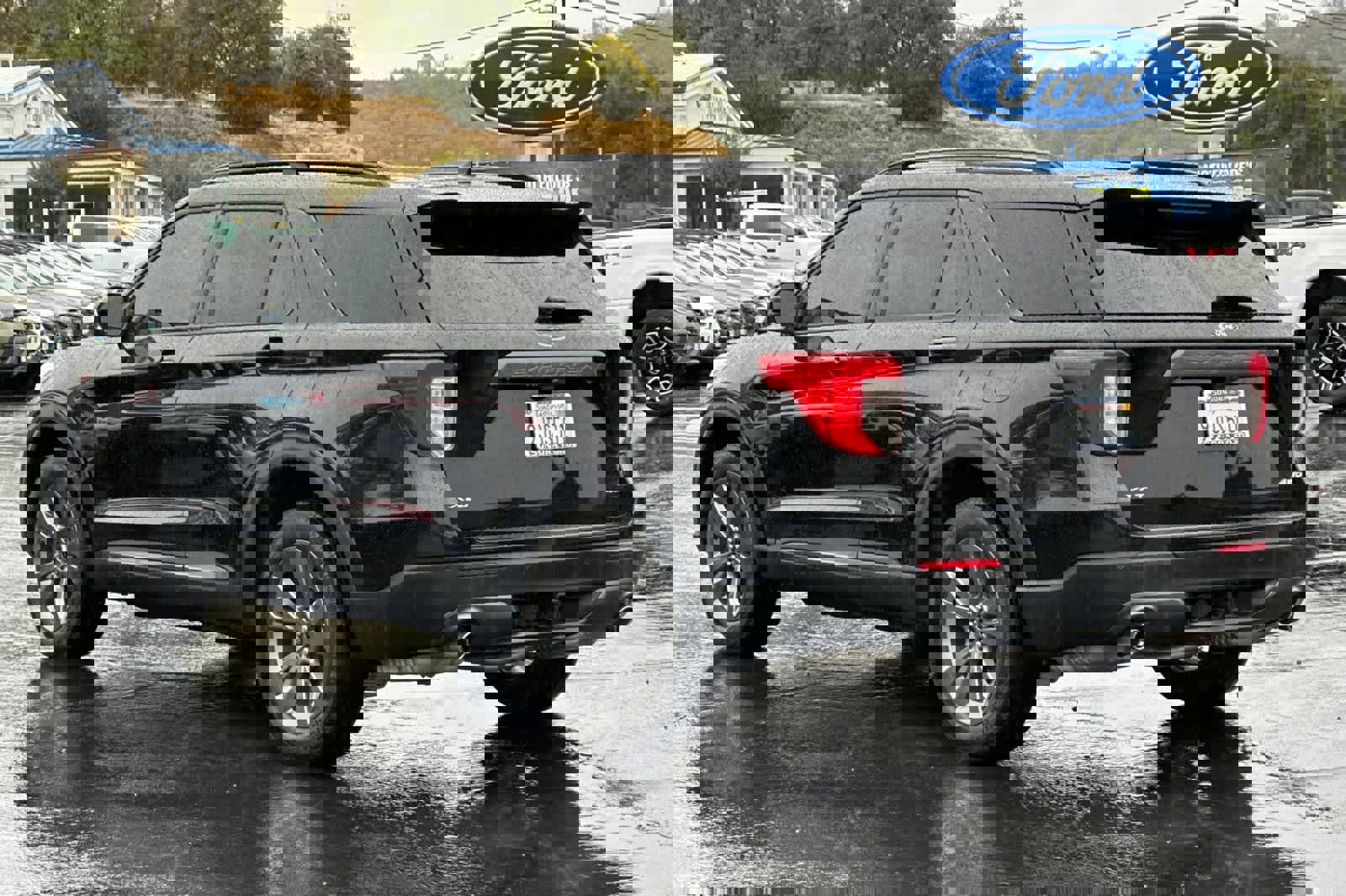 Used 2023 Ford Explorer XLT w/ Equipment Group 202A image 6