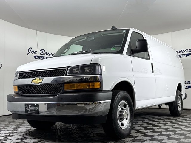 Used 2024 Chevrolet Express 2500 w/ Driver Convenience Package image 3