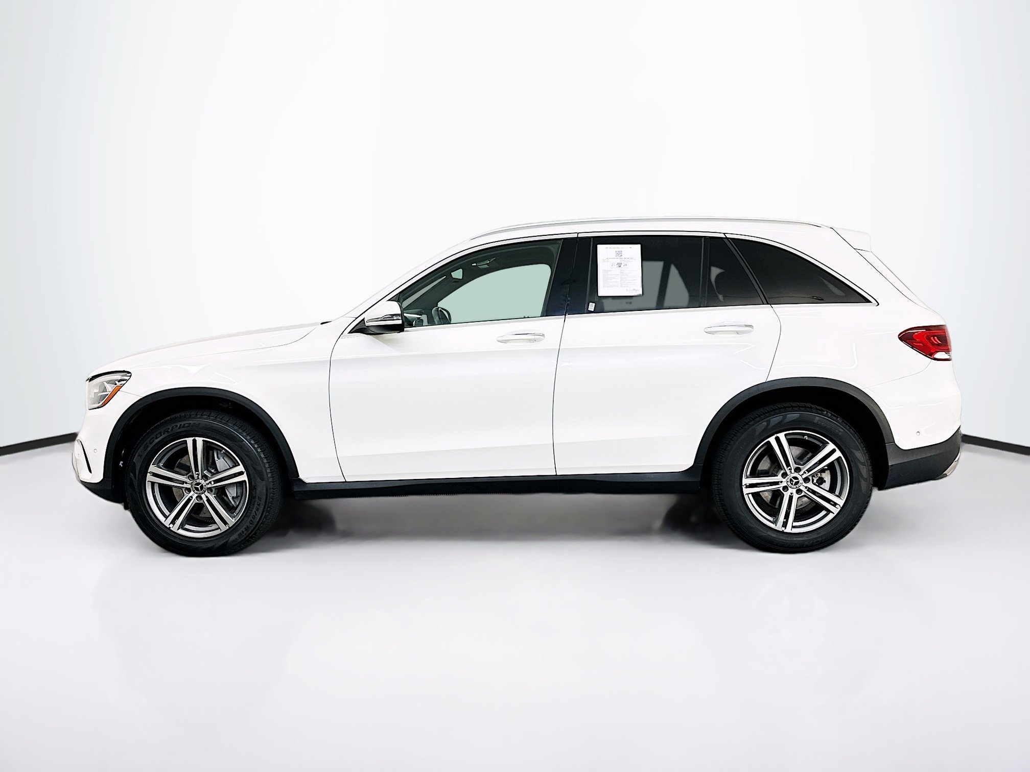 Used 2021 Mercedes-Benz GLC 300 4MATIC image 4