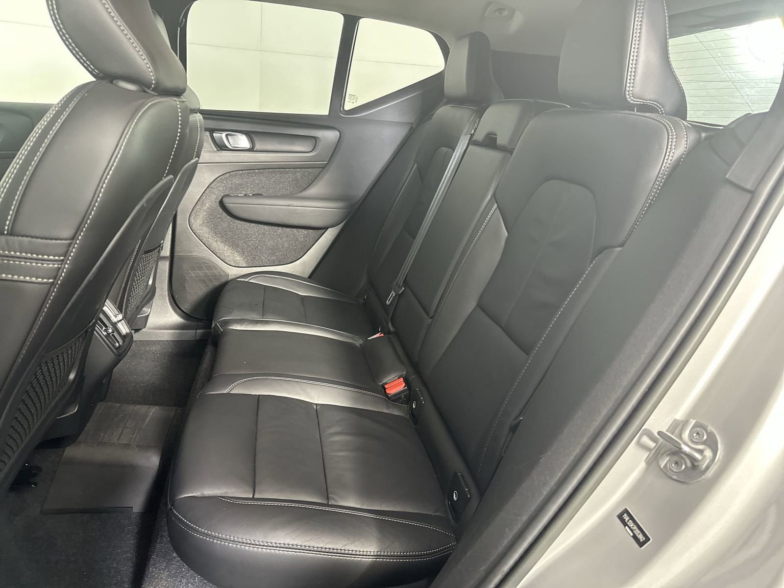 Used 2023 Volvo XC40 B5 Core image 27