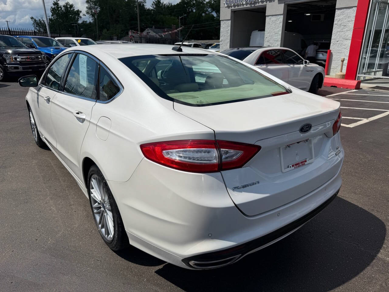 Used 2016 Ford Fusion SE w/ Equipment Group 202A FWD image 7