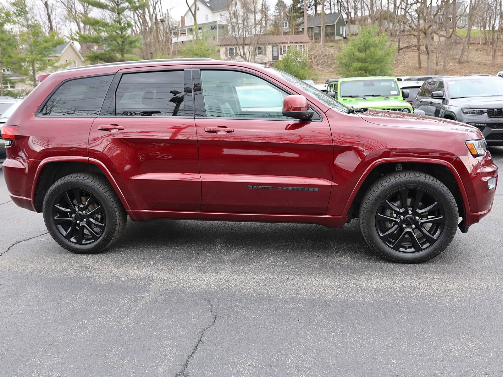 Used 2020 Jeep Grand Cherokee Altitude AWD/4WD image 8
