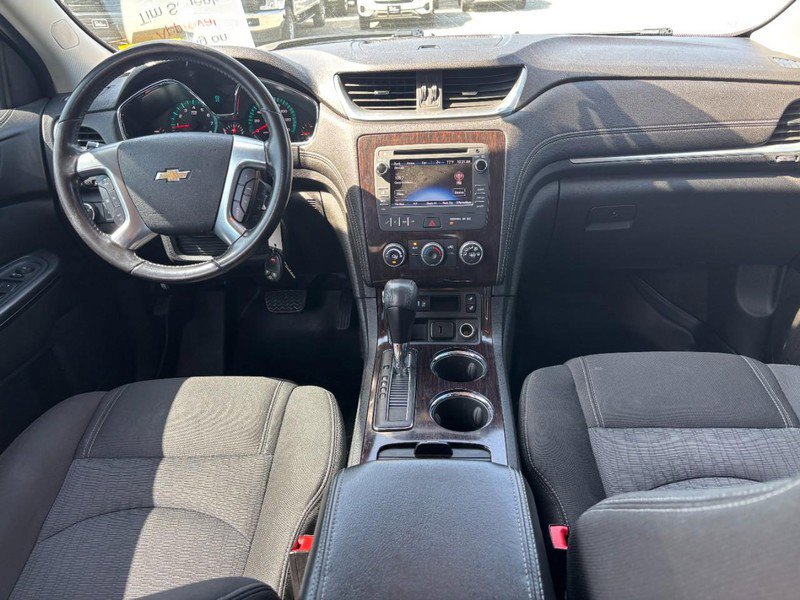 Used 2017 Chevrolet Traverse LT w/ Style and Technology Package FWD image 16