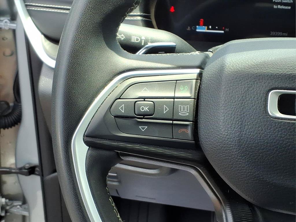 Used 2023 Jeep Grand Cherokee Laredo AWD/4WD image 10