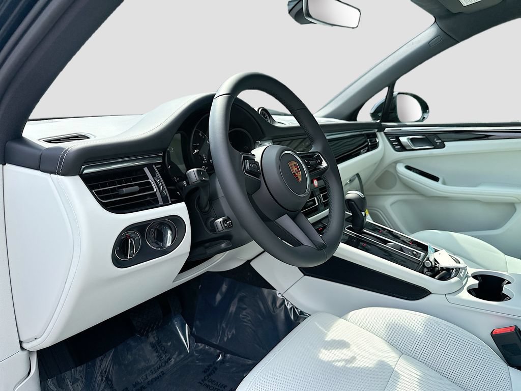 New 2026 Porsche Macan AWD/4WD image 4