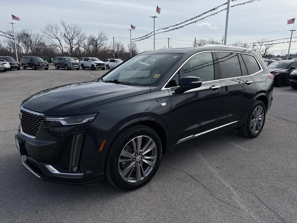 Used 2023 Cadillac XT6 Premium Luxury FWD image 2