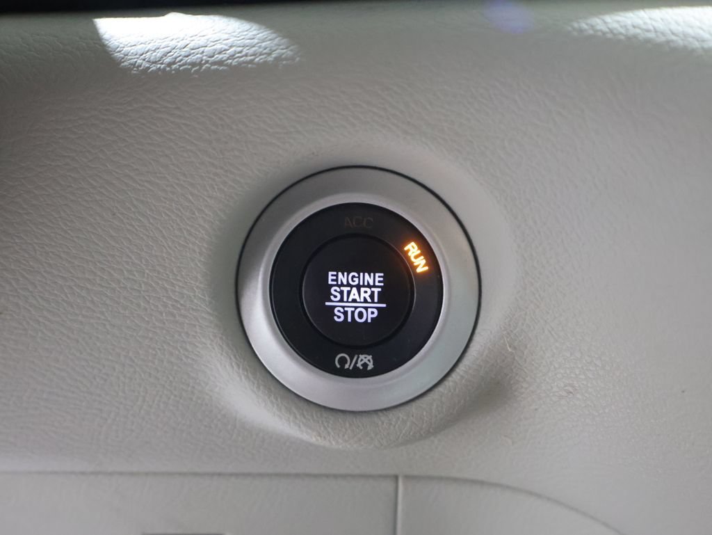 Used 2018 Chrysler Pacifica Touring-L Plus FWD image 31