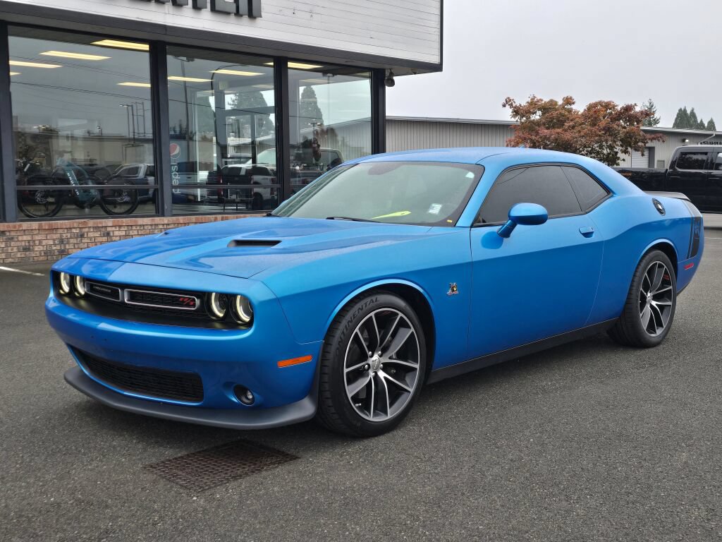 Used 2016 Dodge Challenger R/T Scat Pack w/ Technology Group RWD image 2