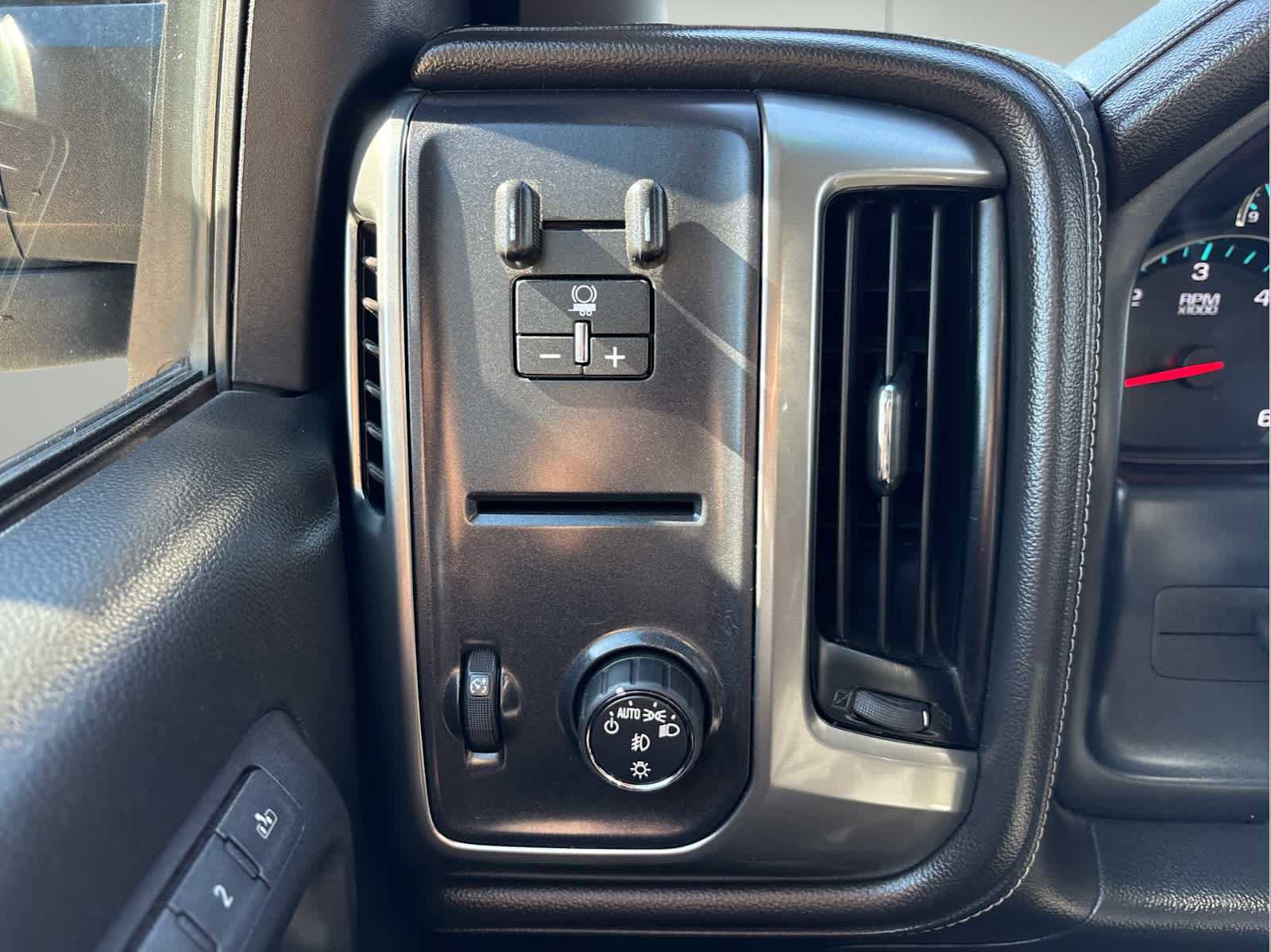 Used 2018 Chevrolet Silverado 1500 LTZ w/ LTZ Plus Package image 31
