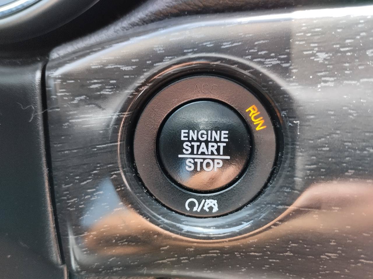 Used 2018 Jeep Grand Cherokee Altitude AWD/4WD image 19