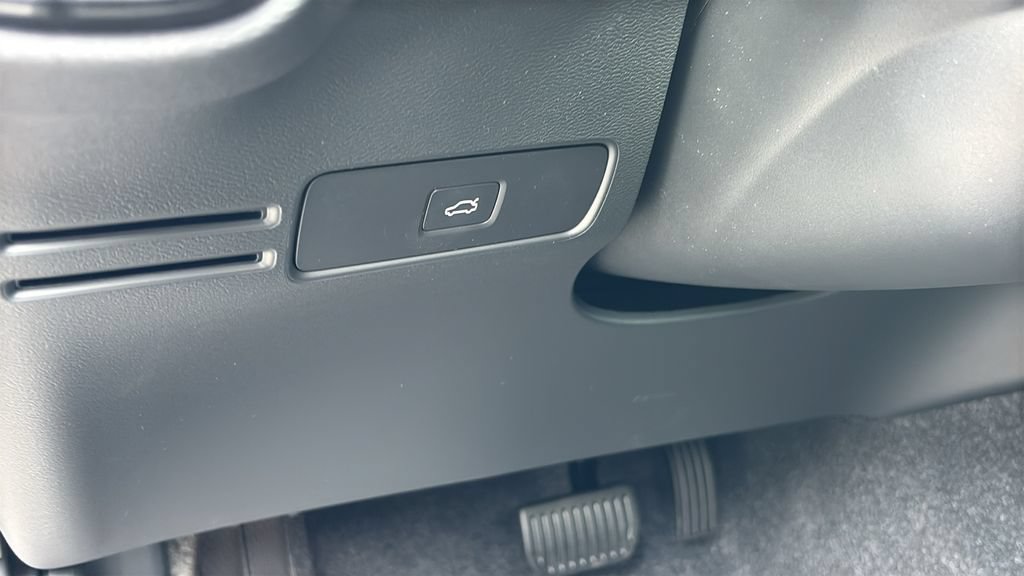 New 2026 Volvo XC40 B5 Plus w/ Protection Package Premier AWD/4WD image 13